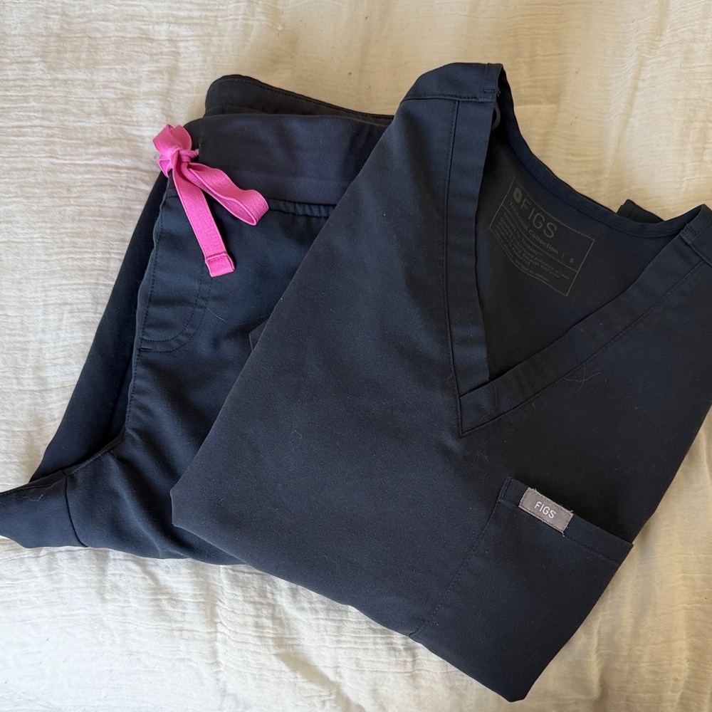 Figs Grey Scrub Set with Pink Tie
